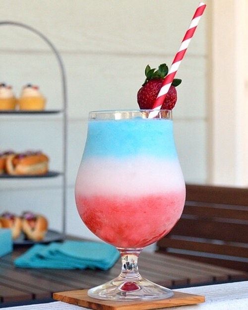 Red, White and Blue: Awesome and elegant patriotic decorations for a 4th of July theme bridal shower. // Delicious patriotic piña colada for your Americana bridal shower. Get the recipe for this and more ideas. // mysweetengagement.com