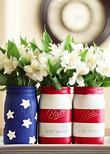 Red, White and Blue: Awesome and elegant patriotic decorations for a 4th of July theme bridal shower. // Stars and stripes: DIY mason jars American flag for an Americana bridal shower theme. // mysweetengagement.com
