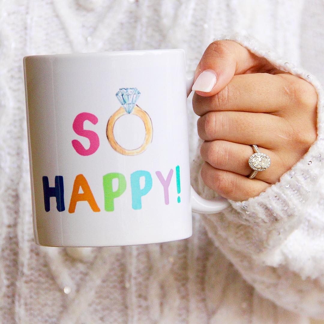 25 incredibly creative ring photos to announce your engagement on social media. // mysweetengagement.com