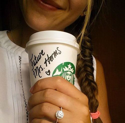 25 incredibly creative ring photos to announce your engagement on social media. // mysweetengagement.com