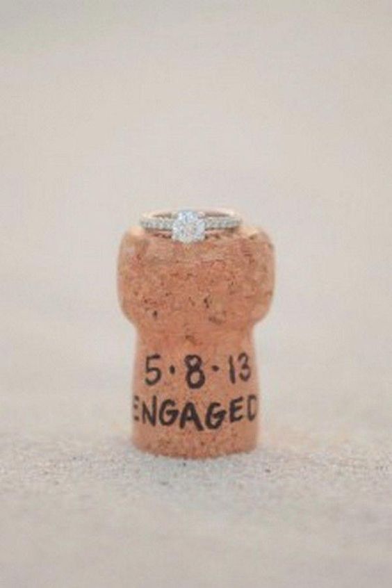 25 incredibly creative ring photos to announce your engagement on social media. // mysweetengagement.com