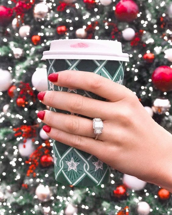 25 incredibly creative ring photos to announce your engagement on social media. // mysweetengagement.com