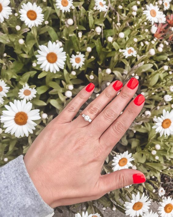 25 incredibly creative ring photos to announce your engagement on social media. // mysweetengagement.com