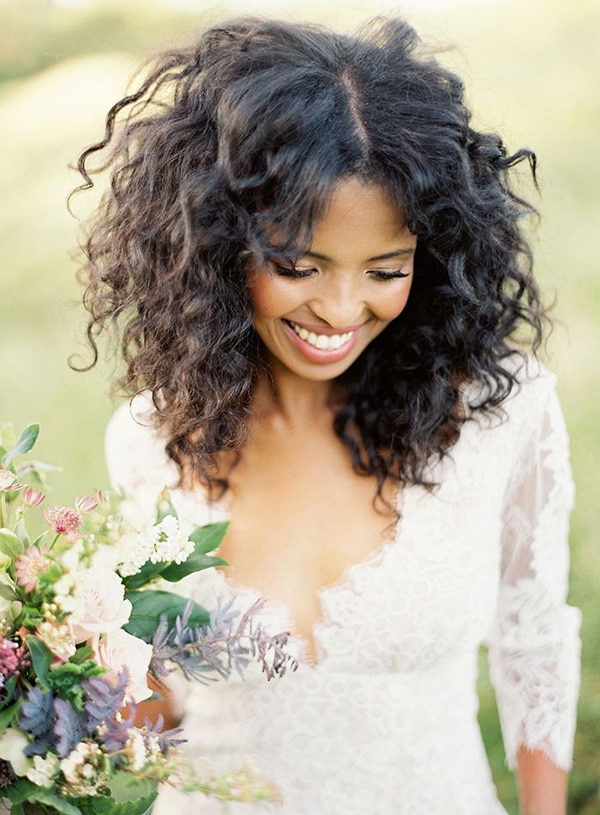 Natural beauty and natural curls bridal hair // mysweetengagement.com
