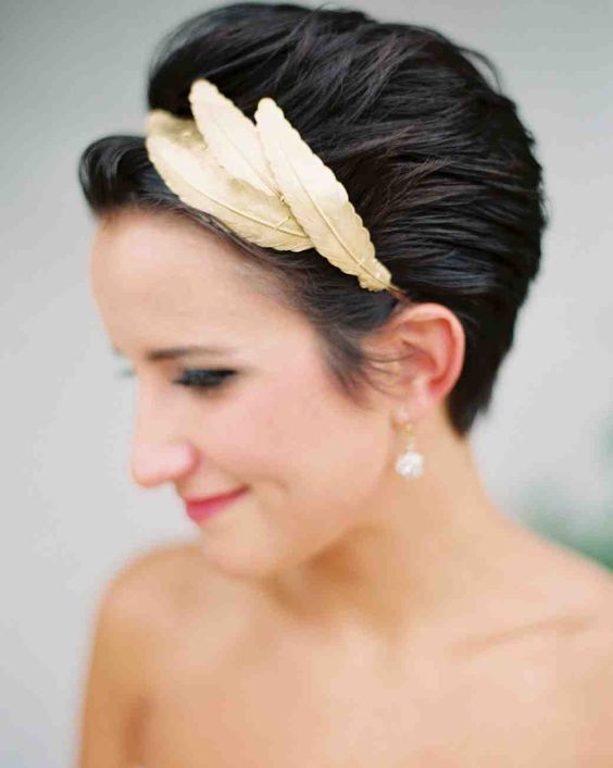 wedding hairstyle idea with gold headpiece for very short hair