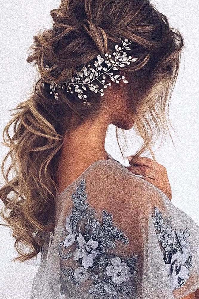 messy ponytail wedding hair idea