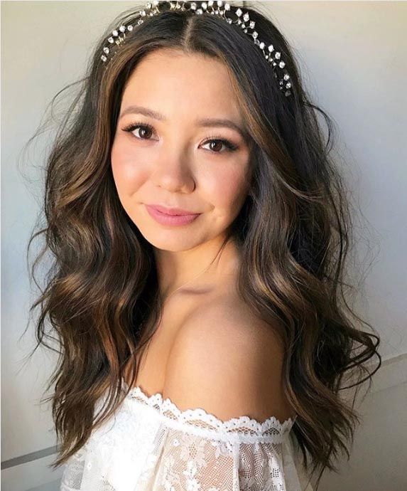 brunette bride wearing her wavy hair down with a tiara