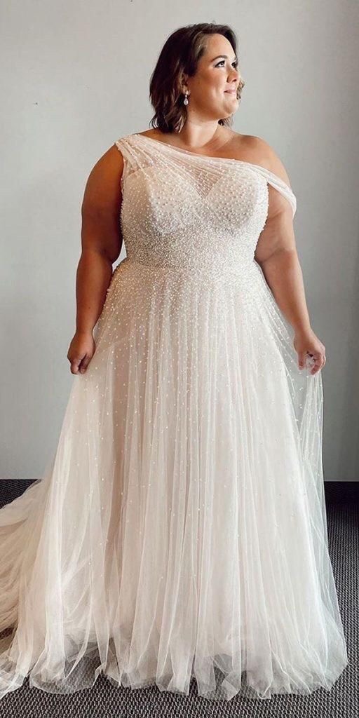 Plus size wedding dress for curvy bride