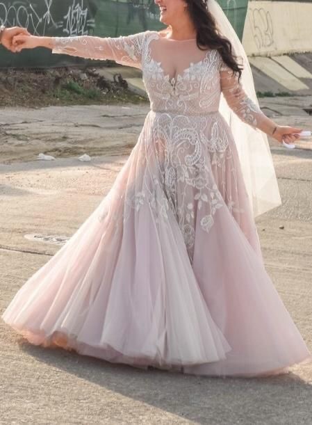 Blush plus size wedding dress for curvy bride