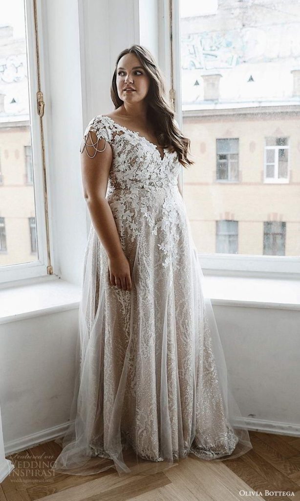 Lace plus size wedding dress for curvy bride