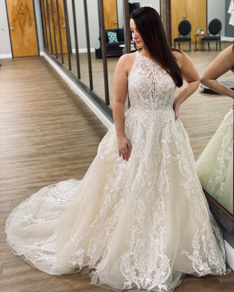 Halter neck plus size wedding dress for curvy bride