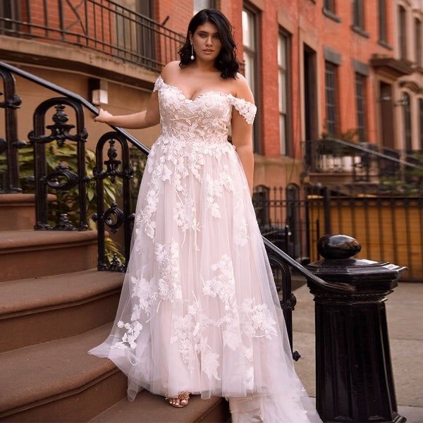 Ball gown plus size wedding dress for curvy bride