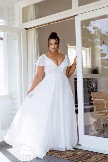 plus size wedding dress for curvy bride