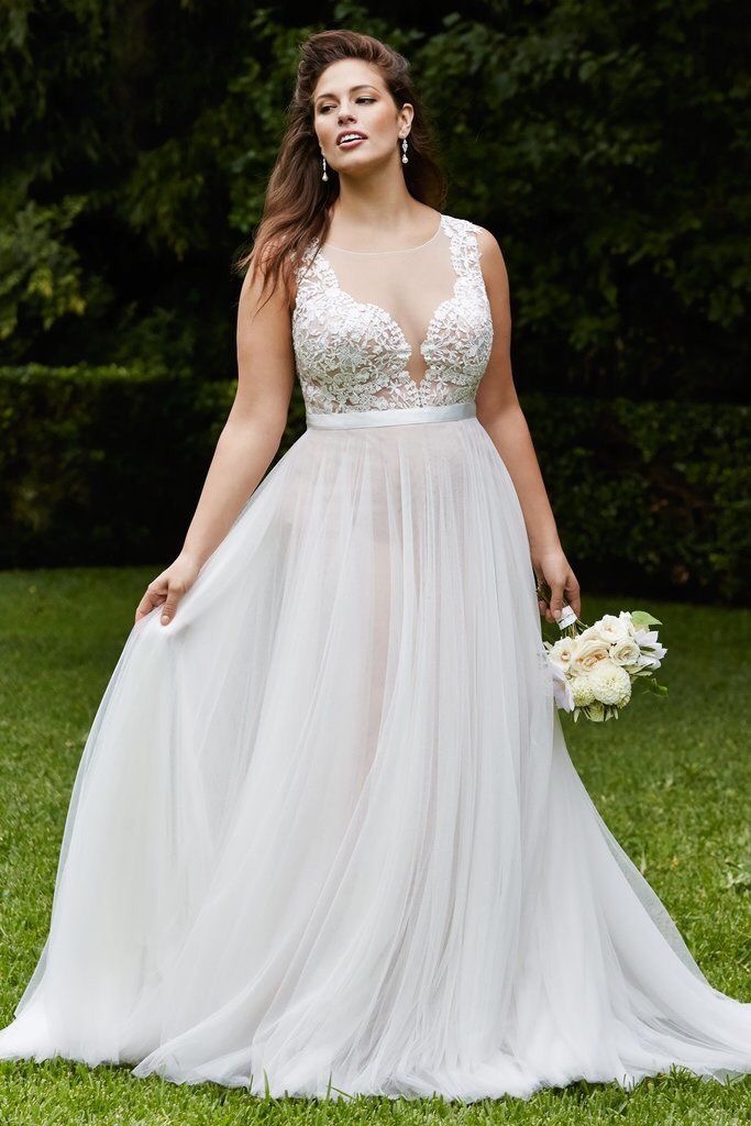Plus size wedding dress for curvy bride