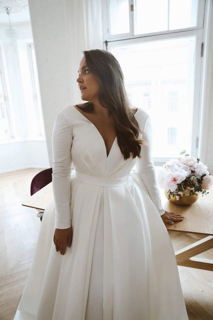 Long sleeve v neck ball gown plus size wedding dress for curvy bride