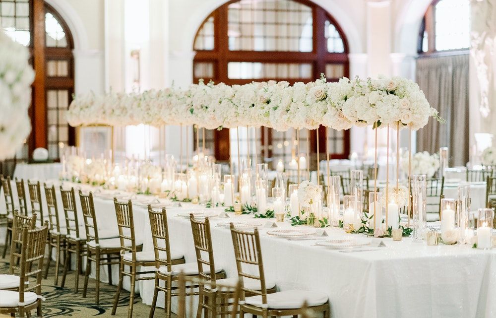 Wedding ideas with the color white: reception table